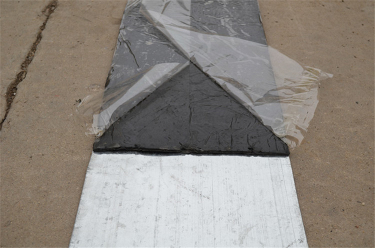 鋼板膩?zhàn)酉鹉z止水帶.jpg 鋼板膩?zhàn)酉鹉z止水帶.jpg