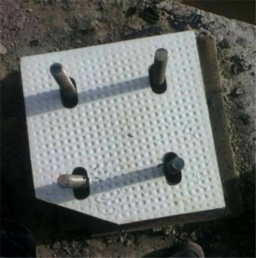 帶孔網(wǎng)架橡膠墊塊 (6).jpg 帶孔網(wǎng)架橡膠墊塊 (6).jpg