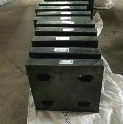 帶孔網(wǎng)架橡膠支座 (2).jpg 帶孔網(wǎng)架橡膠支座 (2).jpg